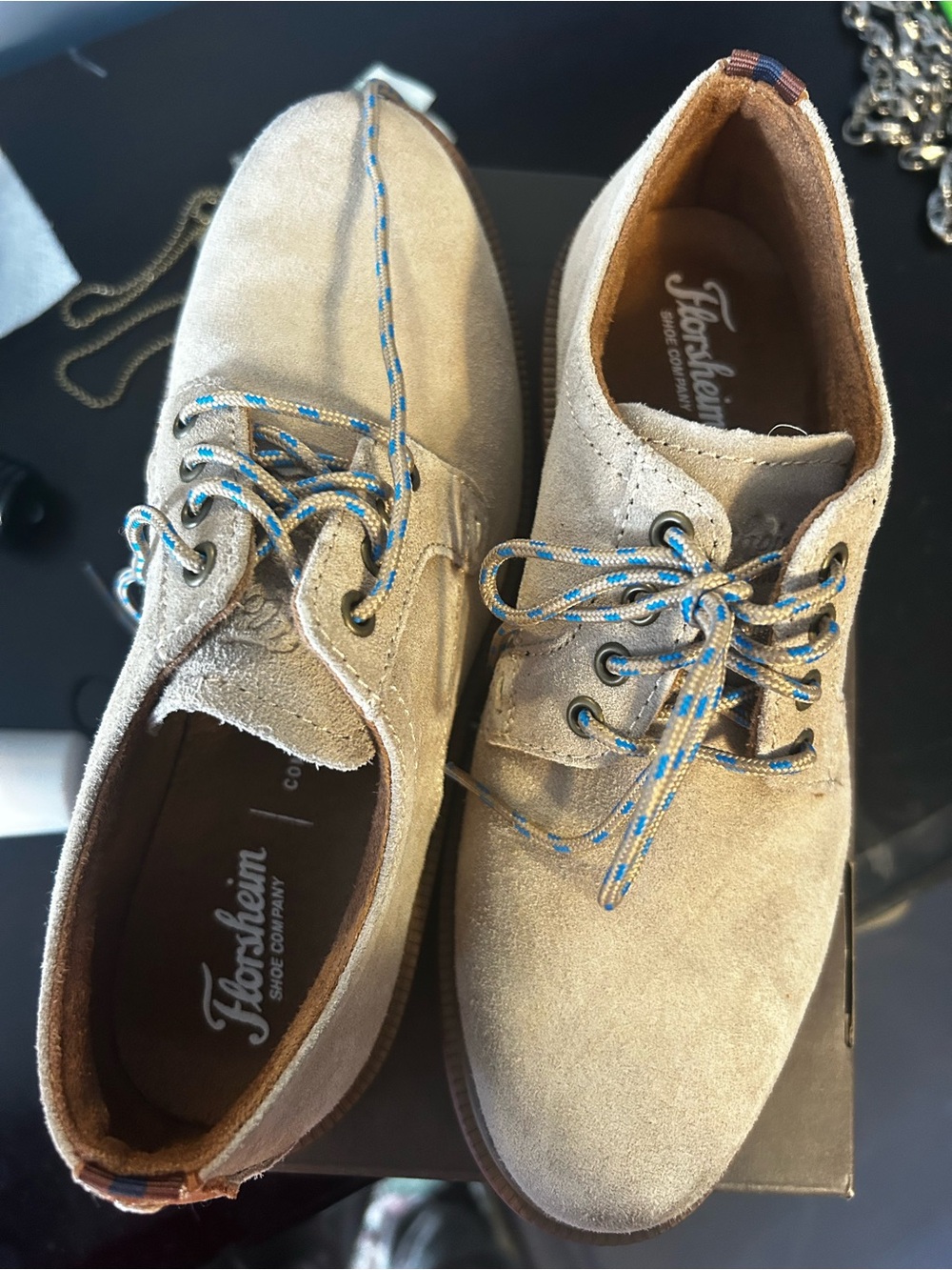 Florsheim kids  Suede Chukka Boots in Light Taupe with Gray Accent Laces.